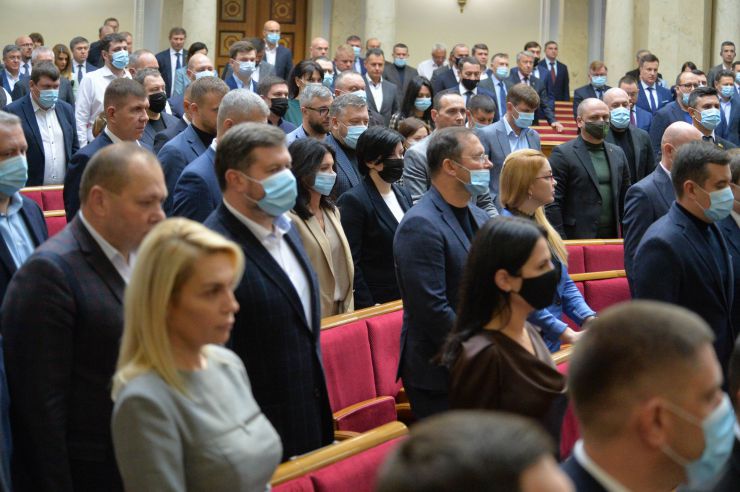 Пленарне засідання Верховної Ради України.

Голова Верховної Ради України Руслан Стефанчук відкрив пленарне засідання.

Головуючий запросив до сесійної зали Президента України Володимира Зеленського. 
Народні депутати розглядають кадрові питання. 
Головуючий повідомив, що до Верховної Ради внесено подання про призначення Резнікова Олексія Юрійовича Міністром оборони України.
Народні депутати 273 голосами підтримали пропозицію про призначення Резнікова О.Ю. Міністром оборони України. 
Олексій Резніков склав присягу члена Кабінету Міністрів.

Наступним голосуванням народні депутати підтримали пропозицію про зміну розгляду питань порядку денного, зокрема, про розгляд зараз законопроекту про внесення змін до Закону України 