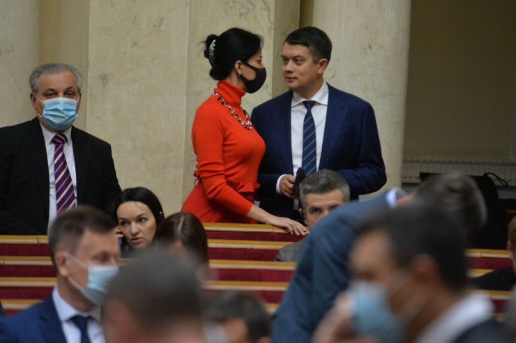 Пленарне засідання Верховної Ради України.

Голова Верховної Ради України Руслан Стефанчук відкрив пленарне засідання.

Головуючий запросив до сесійної зали Президента України Володимира Зеленського. 
Народні депутати розглядають кадрові питання. 
Головуючий повідомив, що до Верховної Ради внесено подання про призначення Резнікова Олексія Юрійовича Міністром оборони України.
Народні депутати 273 голосами підтримали пропозицію про призначення Резнікова О.Ю. Міністром оборони України. 
Олексій Резніков склав присягу члена Кабінету Міністрів.

Наступним голосуванням народні депутати підтримали пропозицію про зміну розгляду питань порядку денного, зокрема, про розгляд зараз законопроекту про внесення змін до Закону України 