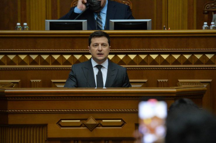Пленарне засідання Верховної Ради України.

Голова Верховної Ради України Руслан Стефанчук відкрив пленарне засідання.

Головуючий запросив до сесійної зали Президента України Володимира Зеленського. 
Народні депутати розглядають кадрові питання. 
Головуючий повідомив, що до Верховної Ради внесено подання про призначення Резнікова Олексія Юрійовича Міністром оборони України.
Народні депутати 273 голосами підтримали пропозицію про призначення Резнікова О.Ю. Міністром оборони України. 
Олексій Резніков склав присягу члена Кабінету Міністрів.

Наступним голосуванням народні депутати підтримали пропозицію про зміну розгляду питань порядку денного, зокрема, про розгляд зараз законопроекту про внесення змін до Закону України 