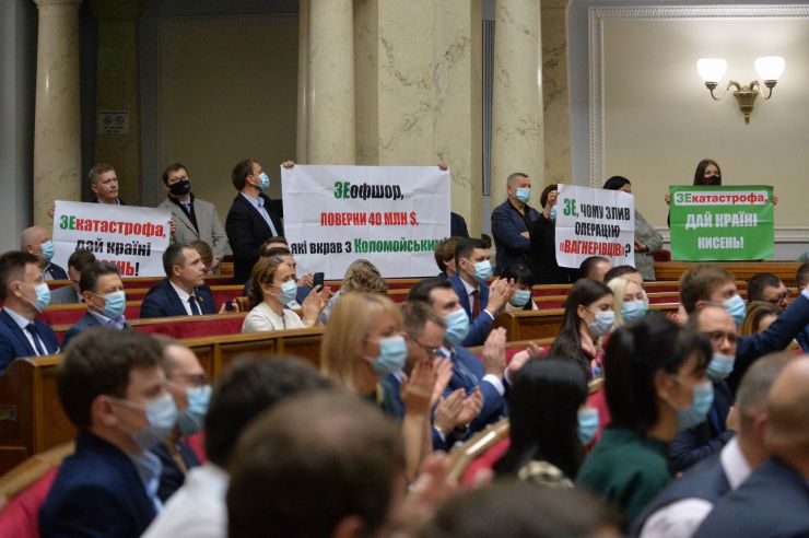 Пленарне засідання Верховної Ради України.

Голова Верховної Ради України Руслан Стефанчук відкрив пленарне засідання.

Головуючий запросив до сесійної зали Президента України Володимира Зеленського. 
Народні депутати розглядають кадрові питання. 
Головуючий повідомив, що до Верховної Ради внесено подання про призначення Резнікова Олексія Юрійовича Міністром оборони України.
Народні депутати 273 голосами підтримали пропозицію про призначення Резнікова О.Ю. Міністром оборони України. 
Олексій Резніков склав присягу члена Кабінету Міністрів.

Наступним голосуванням народні депутати підтримали пропозицію про зміну розгляду питань порядку денного, зокрема, про розгляд зараз законопроекту про внесення змін до Закону України 