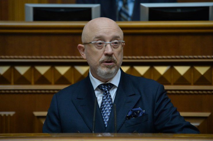 Пленарне засідання Верховної Ради України.

Голова Верховної Ради України Руслан Стефанчук відкрив пленарне засідання.

Головуючий запросив до сесійної зали Президента України Володимира Зеленського. 
Народні депутати розглядають кадрові питання. 
Головуючий повідомив, що до Верховної Ради внесено подання про призначення Резнікова Олексія Юрійовича Міністром оборони України.
Народні депутати 273 голосами підтримали пропозицію про призначення Резнікова О.Ю. Міністром оборони України. 
Олексій Резніков склав присягу члена Кабінету Міністрів.

Наступним голосуванням народні депутати підтримали пропозицію про зміну розгляду питань порядку денного, зокрема, про розгляд зараз законопроекту про внесення змін до Закону України 