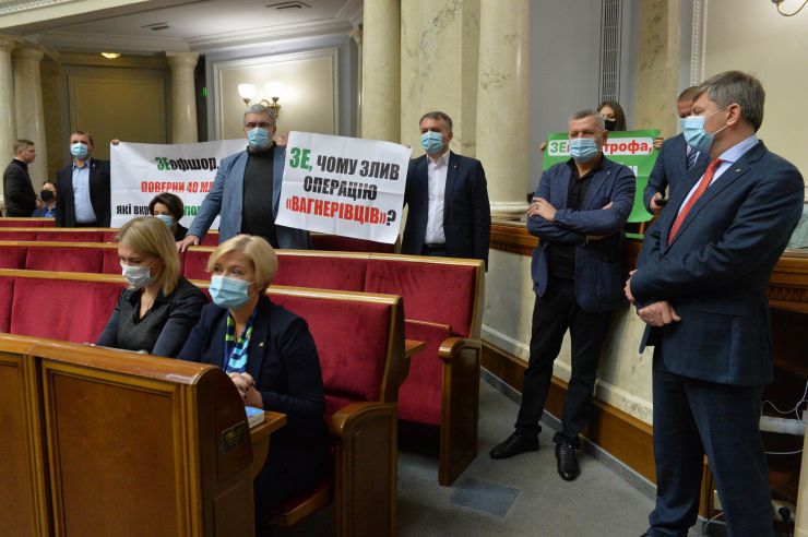 Пленарне засідання Верховної Ради України.

Голова Верховної Ради України Руслан Стефанчук відкрив пленарне засідання.

Головуючий запросив до сесійної зали Президента України Володимира Зеленського. 
Народні депутати розглядають кадрові питання. 
Головуючий повідомив, що до Верховної Ради внесено подання про призначення Резнікова Олексія Юрійовича Міністром оборони України.
Народні депутати 273 голосами підтримали пропозицію про призначення Резнікова О.Ю. Міністром оборони України. 
Олексій Резніков склав присягу члена Кабінету Міністрів.

Наступним голосуванням народні депутати підтримали пропозицію про зміну розгляду питань порядку денного, зокрема, про розгляд зараз законопроекту про внесення змін до Закону України 