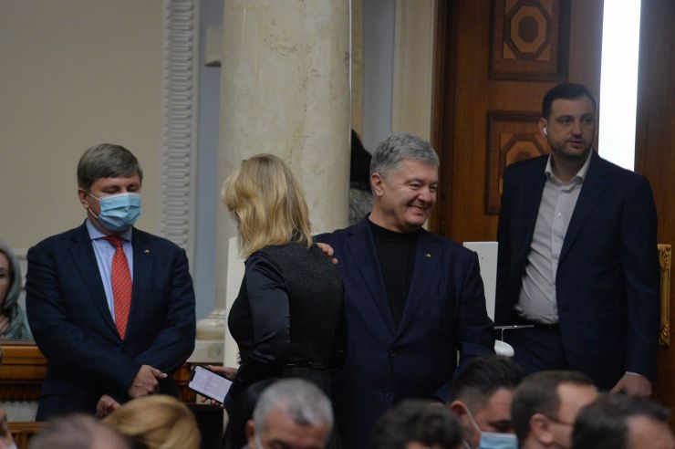 Пленарне засідання Верховної Ради України.

Голова Верховної Ради України Руслан Стефанчук відкрив пленарне засідання.

Головуючий запросив до сесійної зали Президента України Володимира Зеленського. 
Народні депутати розглядають кадрові питання. 
Головуючий повідомив, що до Верховної Ради внесено подання про призначення Резнікова Олексія Юрійовича Міністром оборони України.
Народні депутати 273 голосами підтримали пропозицію про призначення Резнікова О.Ю. Міністром оборони України. 
Олексій Резніков склав присягу члена Кабінету Міністрів.

Наступним голосуванням народні депутати підтримали пропозицію про зміну розгляду питань порядку денного, зокрема, про розгляд зараз законопроекту про внесення змін до Закону України 