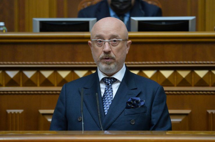 Пленарне засідання Верховної Ради України.

Голова Верховної Ради України Руслан Стефанчук відкрив пленарне засідання.

Головуючий запросив до сесійної зали Президента України Володимира Зеленського. 
Народні депутати розглядають кадрові питання. 
Головуючий повідомив, що до Верховної Ради внесено подання про призначення Резнікова Олексія Юрійовича Міністром оборони України.
Народні депутати 273 голосами підтримали пропозицію про призначення Резнікова О.Ю. Міністром оборони України. 
Олексій Резніков склав присягу члена Кабінету Міністрів.

Наступним голосуванням народні депутати підтримали пропозицію про зміну розгляду питань порядку денного, зокрема, про розгляд зараз законопроекту про внесення змін до Закону України 