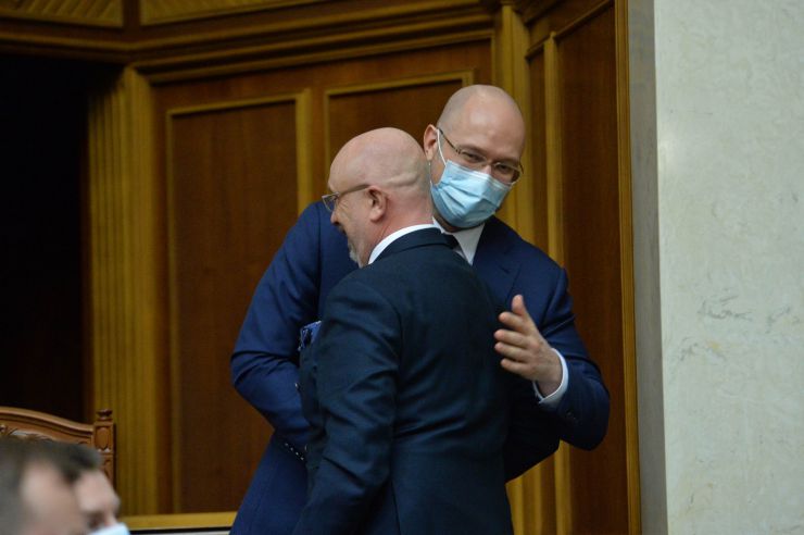 Пленарне засідання Верховної Ради України.

Голова Верховної Ради України Руслан Стефанчук відкрив пленарне засідання.

Головуючий запросив до сесійної зали Президента України Володимира Зеленського. 
Народні депутати розглядають кадрові питання. 
Головуючий повідомив, що до Верховної Ради внесено подання про призначення Резнікова Олексія Юрійовича Міністром оборони України.
Народні депутати 273 голосами підтримали пропозицію про призначення Резнікова О.Ю. Міністром оборони України. 
Олексій Резніков склав присягу члена Кабінету Міністрів.

Наступним голосуванням народні депутати підтримали пропозицію про зміну розгляду питань порядку денного, зокрема, про розгляд зараз законопроекту про внесення змін до Закону України 