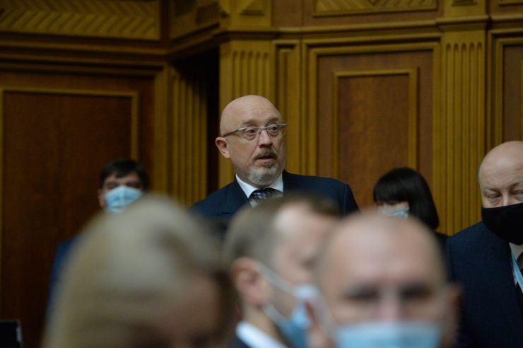 Пленарне засідання Верховної Ради України.

Голова Верховної Ради України Руслан Стефанчук відкрив пленарне засідання.

Головуючий запросив до сесійної зали Президента України Володимира Зеленського. 
Народні депутати розглядають кадрові питання. 
Головуючий повідомив, що до Верховної Ради внесено подання про призначення Резнікова Олексія Юрійовича Міністром оборони України.
Народні депутати 273 голосами підтримали пропозицію про призначення Резнікова О.Ю. Міністром оборони України. 
Олексій Резніков склав присягу члена Кабінету Міністрів.

Наступним голосуванням народні депутати підтримали пропозицію про зміну розгляду питань порядку денного, зокрема, про розгляд зараз законопроекту про внесення змін до Закону України 