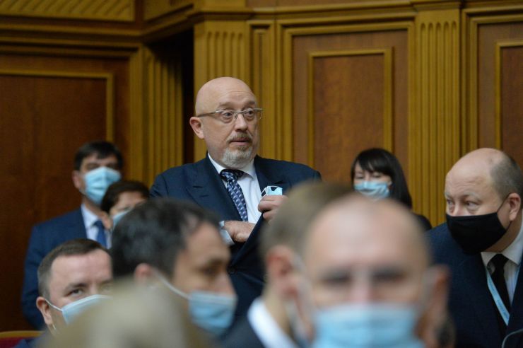 Пленарне засідання Верховної Ради України.

Голова Верховної Ради України Руслан Стефанчук відкрив пленарне засідання.

Головуючий запросив до сесійної зали Президента України Володимира Зеленського. 
Народні депутати розглядають кадрові питання. 
Головуючий повідомив, що до Верховної Ради внесено подання про призначення Резнікова Олексія Юрійовича Міністром оборони України.
Народні депутати 273 голосами підтримали пропозицію про призначення Резнікова О.Ю. Міністром оборони України. 
Олексій Резніков склав присягу члена Кабінету Міністрів.

Наступним голосуванням народні депутати підтримали пропозицію про зміну розгляду питань порядку денного, зокрема, про розгляд зараз законопроекту про внесення змін до Закону України 