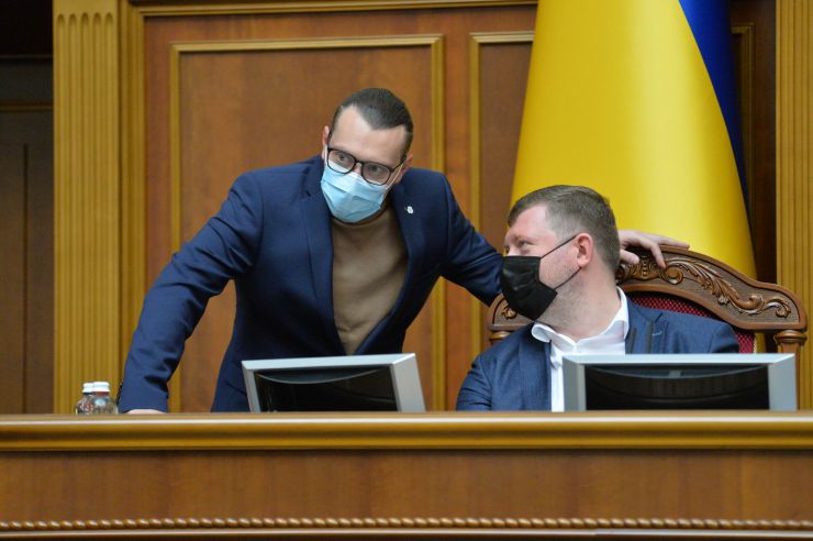 Пленарне засідання Верховної Ради України.

Голова Верховної Ради України Руслан Стефанчук відкрив пленарне засідання.

Головуючий запросив до сесійної зали Президента України Володимира Зеленського. 
Народні депутати розглядають кадрові питання. 
Головуючий повідомив, що до Верховної Ради внесено подання про призначення Резнікова Олексія Юрійовича Міністром оборони України.
Народні депутати 273 голосами підтримали пропозицію про призначення Резнікова О.Ю. Міністром оборони України. 
Олексій Резніков склав присягу члена Кабінету Міністрів.

Наступним голосуванням народні депутати підтримали пропозицію про зміну розгляду питань порядку денного, зокрема, про розгляд зараз законопроекту про внесення змін до Закону України 