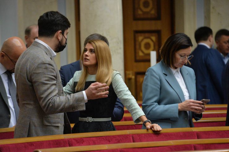 Пленарне засідання Верховної Ради України.

Голова Верховної Ради України Руслан Стефанчук відкрив пленарне засідання.

Головуючий запросив до сесійної зали Президента України Володимира Зеленського. 
Народні депутати розглядають кадрові питання. 
Головуючий повідомив, що до Верховної Ради внесено подання про призначення Резнікова Олексія Юрійовича Міністром оборони України.
Народні депутати 273 голосами підтримали пропозицію про призначення Резнікова О.Ю. Міністром оборони України. 
Олексій Резніков склав присягу члена Кабінету Міністрів.

Наступним голосуванням народні депутати підтримали пропозицію про зміну розгляду питань порядку денного, зокрема, про розгляд зараз законопроекту про внесення змін до Закону України 