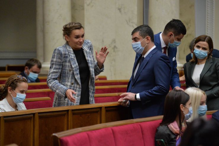 Пленарне засідання Верховної Ради України.

Голова Верховної Ради України Руслан Стефанчук відкрив пленарне засідання.

Головуючий запросив до сесійної зали Президента України Володимира Зеленського. 
Народні депутати розглядають кадрові питання. 
Головуючий повідомив, що до Верховної Ради внесено подання про призначення Резнікова Олексія Юрійовича Міністром оборони України.
Народні депутати 273 голосами підтримали пропозицію про призначення Резнікова О.Ю. Міністром оборони України. 
Олексій Резніков склав присягу члена Кабінету Міністрів.

Наступним голосуванням народні депутати підтримали пропозицію про зміну розгляду питань порядку денного, зокрема, про розгляд зараз законопроекту про внесення змін до Закону України 