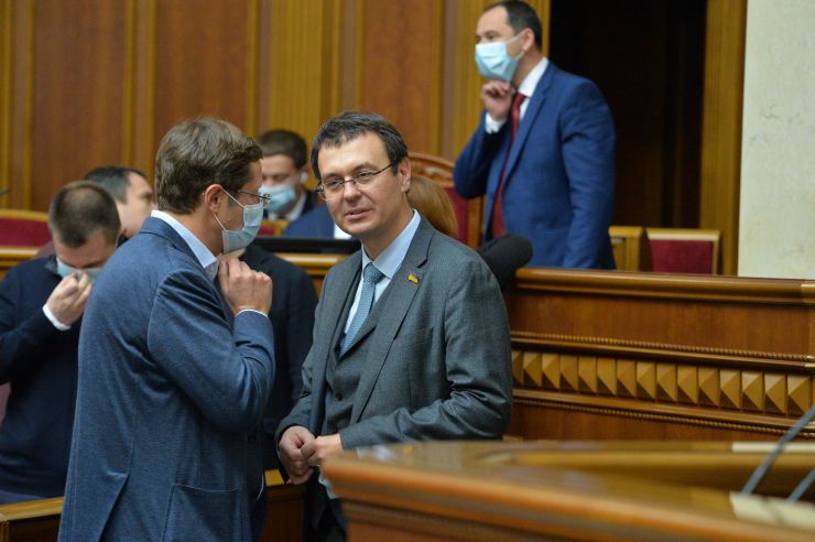Пленарне засідання Верховної Ради України.

Голова Верховної Ради України Руслан Стефанчук відкрив пленарне засідання.

Головуючий запросив до сесійної зали Президента України Володимира Зеленського. 
Народні депутати розглядають кадрові питання. 
Головуючий повідомив, що до Верховної Ради внесено подання про призначення Резнікова Олексія Юрійовича Міністром оборони України.
Народні депутати 273 голосами підтримали пропозицію про призначення Резнікова О.Ю. Міністром оборони України. 
Олексій Резніков склав присягу члена Кабінету Міністрів.

Наступним голосуванням народні депутати підтримали пропозицію про зміну розгляду питань порядку денного, зокрема, про розгляд зараз законопроекту про внесення змін до Закону України 