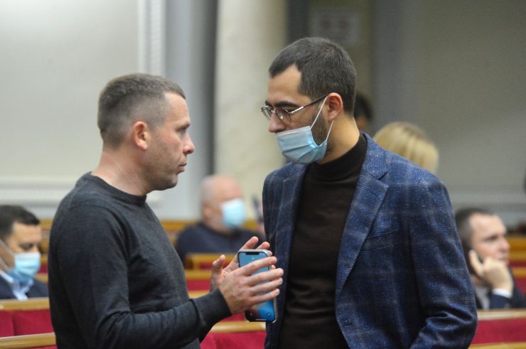 Пленарне засідання Верховної Ради України.

Голова Верховної Ради України Руслан Стефанчук відкрив пленарне засідання. 
Головуючий повідомив, що у засіданні беруть участь Прем’єр-міністр Денис Шмигаль та члени Кабінету Міністрів.
За пропозицією депутатських фракцій і груп члени Уряду відповідатимуть сьогодні на запитання про стан забезпечення паливно-енергетичного комплексу та житлово-комунального господарства України енергетичними ресурсами на період опалювального сезону 2021-2022 року. 
Головуючий надав слово для виступу Міністру енергетики Герману Галущенку.

Прийнято Закон 