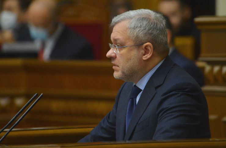 Пленарне засідання Верховної Ради України.

Голова Верховної Ради України Руслан Стефанчук відкрив пленарне засідання. 
Головуючий повідомив, що у засіданні беруть участь Прем’єр-міністр Денис Шмигаль та члени Кабінету Міністрів.
За пропозицією депутатських фракцій і груп члени Уряду відповідатимуть сьогодні на запитання про стан забезпечення паливно-енергетичного комплексу та житлово-комунального господарства України енергетичними ресурсами на період опалювального сезону 2021-2022 року. 
Головуючий надав слово для виступу Міністру енергетики Герману Галущенку.

Прийнято Закон 