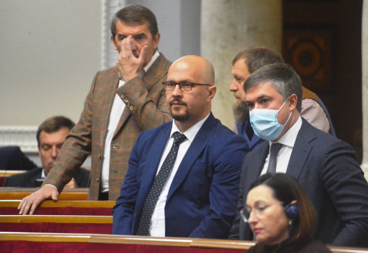 Пленарне засідання Верховної Ради України.

Голова Верховної Ради України Руслан Стефанчук відкрив пленарне засідання. 
Головуючий повідомив, що у засіданні беруть участь Прем’єр-міністр Денис Шмигаль та члени Кабінету Міністрів.
За пропозицією депутатських фракцій і груп члени Уряду відповідатимуть сьогодні на запитання про стан забезпечення паливно-енергетичного комплексу та житлово-комунального господарства України енергетичними ресурсами на період опалювального сезону 2021-2022 року. 
Головуючий надав слово для виступу Міністру енергетики Герману Галущенку.

Прийнято Закон 