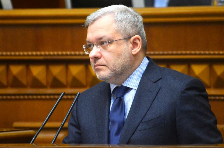 Пленарне засідання Верховної Ради України.

Голова Верховної Ради України Руслан Стефанчук відкрив пленарне засідання. 
Головуючий повідомив, що у засіданні беруть участь Прем’єр-міністр Денис Шмигаль та члени Кабінету Міністрів.
За пропозицією депутатських фракцій і груп члени Уряду відповідатимуть сьогодні на запитання про стан забезпечення паливно-енергетичного комплексу та житлово-комунального господарства України енергетичними ресурсами на період опалювального сезону 2021-2022 року. 
Головуючий надав слово для виступу Міністру енергетики Герману Галущенку.

Прийнято Закон 