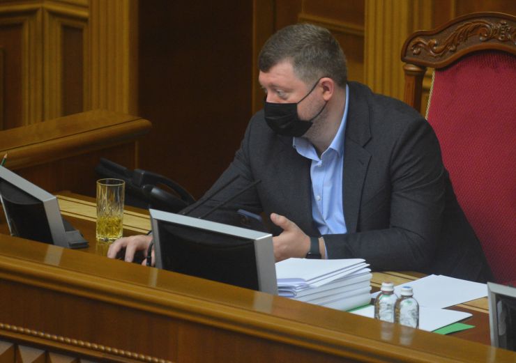 Пленарне засідання Верховної Ради України.

Голова Верховної Ради України Руслан Стефанчук відкрив пленарне засідання. 
Головуючий повідомив, що у засіданні беруть участь Прем’єр-міністр Денис Шмигаль та члени Кабінету Міністрів.
За пропозицією депутатських фракцій і груп члени Уряду відповідатимуть сьогодні на запитання про стан забезпечення паливно-енергетичного комплексу та житлово-комунального господарства України енергетичними ресурсами на період опалювального сезону 2021-2022 року. 
Головуючий надав слово для виступу Міністру енергетики Герману Галущенку.

Прийнято Закон 