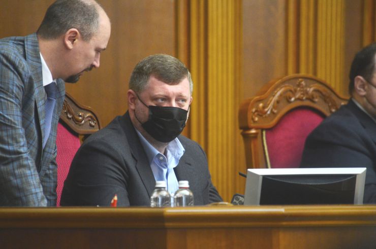 Пленарне засідання Верховної Ради України.

Голова Верховної Ради України Руслан Стефанчук відкрив пленарне засідання. 
Головуючий повідомив, що у засіданні беруть участь Прем’єр-міністр Денис Шмигаль та члени Кабінету Міністрів.
За пропозицією депутатських фракцій і груп члени Уряду відповідатимуть сьогодні на запитання про стан забезпечення паливно-енергетичного комплексу та житлово-комунального господарства України енергетичними ресурсами на період опалювального сезону 2021-2022 року. 
Головуючий надав слово для виступу Міністру енергетики Герману Галущенку.

Прийнято Закон 