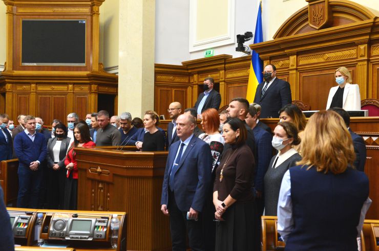 Пленарне засідання Верховної Ради України.

Голова Верховної Ради України Руслан Стефанчук відкрив пленарне засідання. 
Головуючий повідомив, що у засіданні беруть участь Прем’єр-міністр Денис Шмигаль та члени Кабінету Міністрів.
За пропозицією депутатських фракцій і груп члени Уряду відповідатимуть сьогодні на запитання про стан забезпечення паливно-енергетичного комплексу та житлово-комунального господарства України енергетичними ресурсами на період опалювального сезону 2021-2022 року. 
Головуючий надав слово для виступу Міністру енергетики Герману Галущенку.

Прийнято Закон 