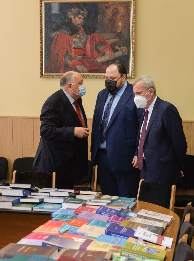 Зустріч Голови ВР України Руслана Стефанчука з провідними науковцями Інституту української мови НАН України. Директор Інституту української мови НАН України Павло Гриценко, Голова ВР України Руслан Стефанчук, Президент НАН України Анатолій Загородній