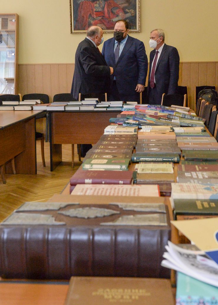 Зустріч Голови ВР України Руслана Стефанчука з провідними науковцями Інституту української мови НАН України. Директор Інституту української мови НАН України Павло Гриценко, Голова ВР України Руслан Стефанчук, Президент НАН України Анатолій Загородній