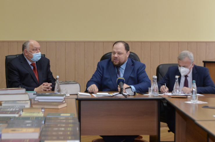 Зустріч Голови ВР України Руслана Стефанчука з провідними науковцями Інституту української мови НАН України. Директор Інституту української мови НАН України Павло Гриценко, Голова ВР України Руслан Стефанчук, Президент НАН України Анатолій Загородній