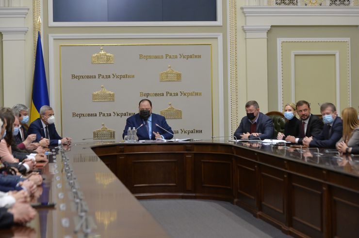 Голова Верховної Ради України Руслан Стефанчук, перший заступник Голови Верховної Ради України Олександр Корнієнко,  заступник Голови Верховної Ради України Олена Кондратюк взяли участь в Урочистій церемонії вручення Премій Верховної Ради України молодим ученим за 2019 рік