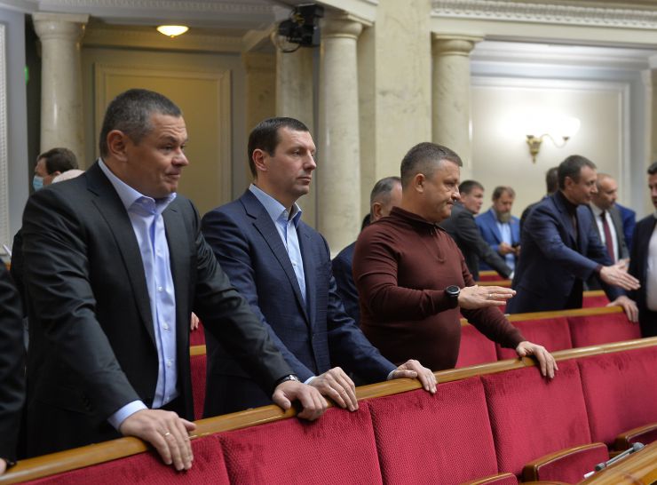 Пленарне засідання Верховної Ради України.

Голова Верховної Ради України Руслан Стефанчук відкрив пленарне засідання.
Головуючий повідомив, що 12 листопада 2021 року Центральна виборча комісія зареєструвала народних депутатів України, обраних на проміжних виборах народних депутатів 31 жовтня 2021 року в одномандатному виборчому окрузі №184 Козиря Сергія В’ячеславовича, у виборчому окрузі №197 Войцехівського Віталія Олександровича, обраного на позачергових виборах народних депутатів 21 липня 2019 року в загальнодержавному багатомандатному виборчому окрузі Кострійчука Сергія Володимировича за політичним списком політичної партії «Слуга народу». 
Новообрані народні депутати склали присягу перед Верховною Радою.
Народні депутати розглянули правки до законопроекту про медіацію, №3504. 
За результатами голосування законопроект 302 голосами прийнято у другому читанні і в цілому.
