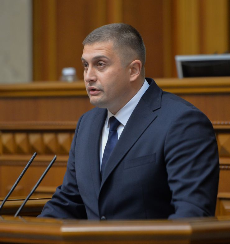 Пленарне засідання Верховної Ради України.

Голова Верховної Ради України Руслан Стефанчук відкрив пленарне засідання.
Головуючий повідомив, що 12 листопада 2021 року Центральна виборча комісія зареєструвала народних депутатів України, обраних на проміжних виборах народних депутатів 31 жовтня 2021 року в одномандатному виборчому окрузі №184 Козиря Сергія В’ячеславовича, у виборчому окрузі №197 Войцехівського Віталія Олександровича, обраного на позачергових виборах народних депутатів 21 липня 2019 року в загальнодержавному багатомандатному виборчому окрузі Кострійчука Сергія Володимировича за політичним списком політичної партії «Слуга народу». 
Новообрані народні депутати склали присягу перед Верховною Радою.
Народні депутати розглянули правки до законопроекту про медіацію, №3504. 
За результатами голосування законопроект 302 голосами прийнято у другому читанні і в цілому.
Сергій Козир
