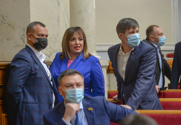 Пленарне засідання Верховної Ради України.

Голова Верховної Ради України Руслан Стефанчук відкрив пленарне засідання.
Головуючий повідомив, що 12 листопада 2021 року Центральна виборча комісія зареєструвала народних депутатів України, обраних на проміжних виборах народних депутатів 31 жовтня 2021 року в одномандатному виборчому окрузі №184 Козиря Сергія В’ячеславовича, у виборчому окрузі №197 Войцехівського Віталія Олександровича, обраного на позачергових виборах народних депутатів 21 липня 2019 року в загальнодержавному багатомандатному виборчому окрузі Кострійчука Сергія Володимировича за політичним списком політичної партії «Слуга народу». 
Новообрані народні депутати склали присягу перед Верховною Радою.
Народні депутати розглянули правки до законопроекту про медіацію, №3504. 
За результатами голосування законопроект 302 голосами прийнято у другому читанні і в цілому.
Юрій Арістов, Леся Забуранна, Сова Олександр   
