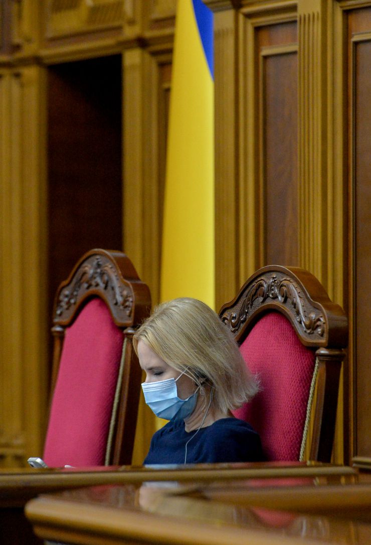 Пленарне засідання Верховної Ради України.

Голова Верховної Ради України Руслан Стефанчук відкрив пленарне засідання.
Головуючий повідомив, що 12 листопада 2021 року Центральна виборча комісія зареєструвала народних депутатів України, обраних на проміжних виборах народних депутатів 31 жовтня 2021 року в одномандатному виборчому окрузі №184 Козиря Сергія В’ячеславовича, у виборчому окрузі №197 Войцехівського Віталія Олександровича, обраного на позачергових виборах народних депутатів 21 липня 2019 року в загальнодержавному багатомандатному виборчому окрузі Кострійчука Сергія Володимировича за політичним списком політичної партії «Слуга народу». 
Новообрані народні депутати склали присягу перед Верховною Радою.
Народні депутати розглянули правки до законопроекту про медіацію, №3504. 
За результатами голосування законопроект 302 голосами прийнято у другому читанні і в цілому.
