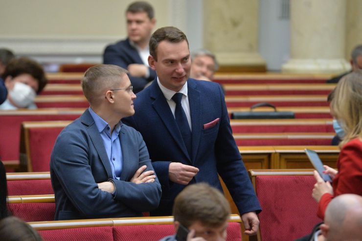 Пленарне засідання Верховної Ради України.

Голова Верховної Ради України Руслан Стефанчук відкрив пленарне засідання.
Народні депутати розглянули правки до проекту Закону про мультимодальні перевезення №4258. 
Законопроект 298 голосами «за» прийнято у другому читанні і в цілому.
Народні депутати розглянули правки до проекту Закону про внесення змін до адміністративного та кримінального законодавства щодо запровадження діяльності Бюро економічної безпеки України №3959-1. 
Верховна Рада 296 голосами «за» прийняла законопроект у другому читанні та в цілому.
Михайло Крячко -СН, Ярослав Железняк -Голос
