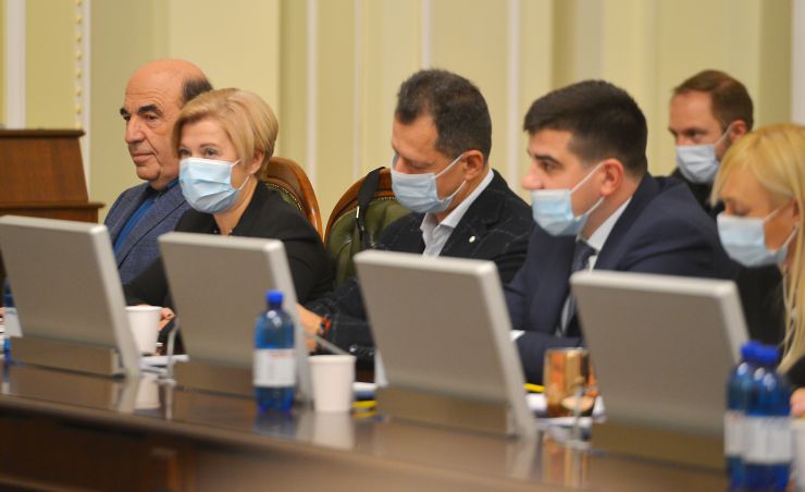 Погоджувальна рада у Верховній Раді України.
Вадим Рабінович (ОП) Ірина Геращенко (ЄС) Тарас Батенко (ЗА) Павло Бакунець (Довіра)