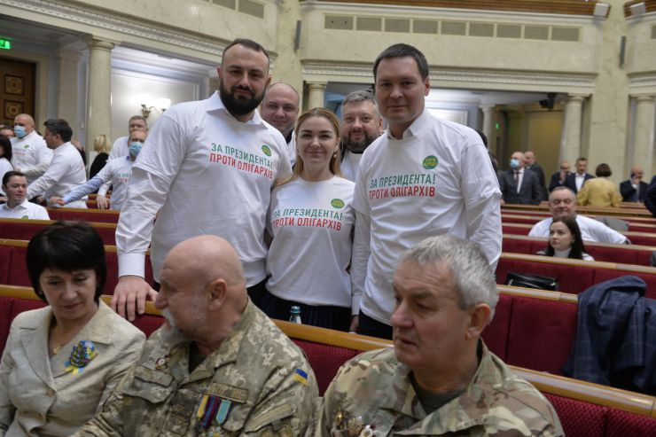 Пленарне засідання Верховної Ради України.

Голова Верховної Ради України Руслан Стефанчук відкрив пленарне засідання. 
Руслан Стефанчук привітав всіх з 30 річницею всеукраїнського референдуму за незалежність.

Головуючий запросив до сесійної зали Президента України Володимира Зеленського. Він також повідомив, що у пленарному засіданні беруть участь Прем’єр-міністр Денис Шмигаль і члени Кабінету Міністрів, керівники центральних органів виконавчої влади, керівники судової гілки влади, судді Конституційного суду України,
Верховна Рада вшанувала хвилиною мовчання пам’ять героїв, які загинули у боротьбі за свободу, незалежність та територіальну цілісність України. 

Головуючий надав слово для виступу Президенту України Володимиру Зеленському. 
Президент України Володимир Зеленський виступив з щорічним посланням до Верховної Ради України про внутрішнє і зовнішнє становище України.
Президент України вручив державні нагороди з нагоди 30-ї річниці проголошення незалежності України представникам органів державної влади, громадським діячам, науковцям, військовослужбовцям, медичним працівникам.

