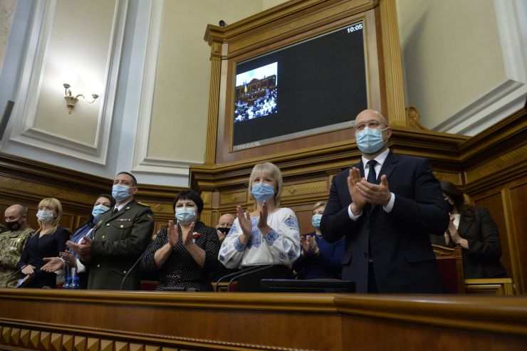 Пленарне засідання Верховної Ради України.

Голова Верховної Ради України Руслан Стефанчук відкрив пленарне засідання. 
Руслан Стефанчук привітав всіх з 30 річницею всеукраїнського референдуму за незалежність.

Головуючий запросив до сесійної зали Президента України Володимира Зеленського. Він також повідомив, що у пленарному засіданні беруть участь Прем’єр-міністр Денис Шмигаль і члени Кабінету Міністрів, керівники центральних органів виконавчої влади, керівники судової гілки влади, судді Конституційного суду України,
Верховна Рада вшанувала хвилиною мовчання пам’ять героїв, які загинули у боротьбі за свободу, незалежність та територіальну цілісність України. 

Головуючий надав слово для виступу Президенту України Володимиру Зеленському. 
Президент України Володимир Зеленський виступив з щорічним посланням до Верховної Ради України про внутрішнє і зовнішнє становище України.
Президент України вручив державні нагороди з нагоди 30-ї річниці проголошення незалежності України представникам органів державної влади, громадським діячам, науковцям, військовослужбовцям, медичним працівникам.
