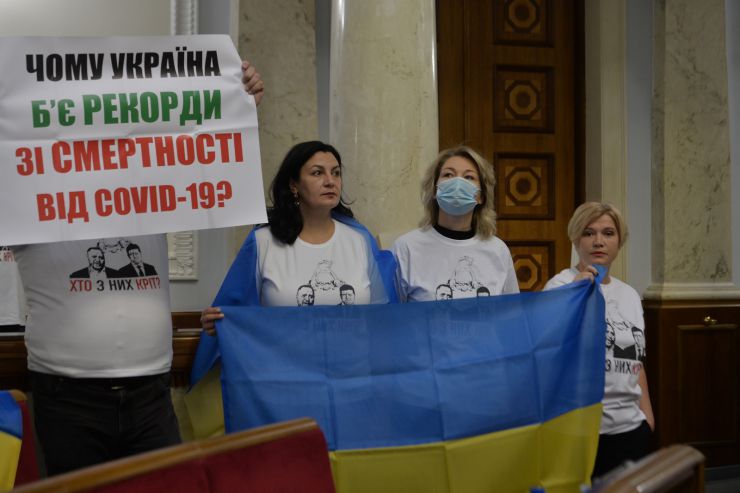 Пленарне засідання Верховної Ради України.

Голова Верховної Ради України Руслан Стефанчук відкрив пленарне засідання. 
Руслан Стефанчук привітав всіх з 30 річницею всеукраїнського референдуму за незалежність.

Головуючий запросив до сесійної зали Президента України Володимира Зеленського. Він також повідомив, що у пленарному засіданні беруть участь Прем’єр-міністр Денис Шмигаль і члени Кабінету Міністрів, керівники центральних органів виконавчої влади, керівники судової гілки влади, судді Конституційного суду України,
Верховна Рада вшанувала хвилиною мовчання пам’ять героїв, які загинули у боротьбі за свободу, незалежність та територіальну цілісність України. 

Головуючий надав слово для виступу Президенту України Володимиру Зеленському. 
Президент України Володимир Зеленський виступив з щорічним посланням до Верховної Ради України про внутрішнє і зовнішнє становище України.
Президент України вручив державні нагороди з нагоди 30-ї річниці проголошення незалежності України представникам органів державної влади, громадським діячам, науковцям, військовослужбовцям, медичним працівникам.
