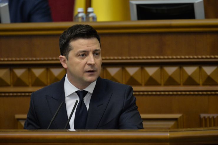 Пленарне засідання Верховної Ради України.

Голова Верховної Ради України Руслан Стефанчук відкрив пленарне засідання. 
Руслан Стефанчук привітав всіх з 30 річницею всеукраїнського референдуму за незалежність.

Головуючий запросив до сесійної зали Президента України Володимира Зеленського. Він також повідомив, що у пленарному засіданні беруть участь Прем’єр-міністр Денис Шмигаль і члени Кабінету Міністрів, керівники центральних органів виконавчої влади, керівники судової гілки влади, судді Конституційного суду України,
Верховна Рада вшанувала хвилиною мовчання пам’ять героїв, які загинули у боротьбі за свободу, незалежність та територіальну цілісність України. 

Головуючий надав слово для виступу Президенту України Володимиру Зеленському. 
Президент України Володимир Зеленський виступив з щорічним посланням до Верховної Ради України про внутрішнє і зовнішнє становище України.
Президент України вручив державні нагороди з нагоди 30-ї річниці проголошення незалежності України представникам органів державної влади, громадським діячам, науковцям, військовослужбовцям, медичним працівникам.
