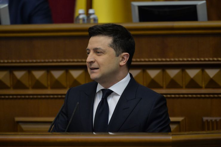 Пленарне засідання Верховної Ради України.

Голова Верховної Ради України Руслан Стефанчук відкрив пленарне засідання. 
Руслан Стефанчук привітав всіх з 30 річницею всеукраїнського референдуму за незалежність.

Головуючий запросив до сесійної зали Президента України Володимира Зеленського. Він також повідомив, що у пленарному засіданні беруть участь Прем’єр-міністр Денис Шмигаль і члени Кабінету Міністрів, керівники центральних органів виконавчої влади, керівники судової гілки влади, судді Конституційного суду України,
Верховна Рада вшанувала хвилиною мовчання пам’ять героїв, які загинули у боротьбі за свободу, незалежність та територіальну цілісність України. 

Головуючий надав слово для виступу Президенту України Володимиру Зеленському. 
Президент України Володимир Зеленський виступив з щорічним посланням до Верховної Ради України про внутрішнє і зовнішнє становище України.
Президент України вручив державні нагороди з нагоди 30-ї річниці проголошення незалежності України представникам органів державної влади, громадським діячам, науковцям, військовослужбовцям, медичним працівникам.
