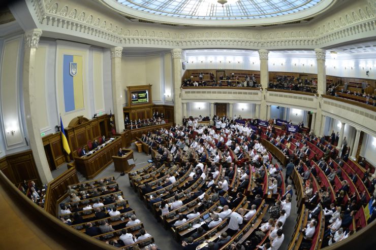 Пленарне засідання Верховної Ради України.

Голова Верховної Ради України Руслан Стефанчук відкрив пленарне засідання. 
Руслан Стефанчук привітав всіх з 30 річницею всеукраїнського референдуму за незалежність.

Головуючий запросив до сесійної зали Президента України Володимира Зеленського. Він також повідомив, що у пленарному засіданні беруть участь Прем’єр-міністр Денис Шмигаль і члени Кабінету Міністрів, керівники центральних органів виконавчої влади, керівники судової гілки влади, судді Конституційного суду України,
Верховна Рада вшанувала хвилиною мовчання пам’ять героїв, які загинули у боротьбі за свободу, незалежність та територіальну цілісність України. 

Головуючий надав слово для виступу Президенту України Володимиру Зеленському. 
Президент України Володимир Зеленський виступив з щорічним посланням до Верховної Ради України про внутрішнє і зовнішнє становище України.
Президент України вручив державні нагороди з нагоди 30-ї річниці проголошення незалежності України представникам органів державної влади, громадським діячам, науковцям, військовослужбовцям, медичним працівникам.
