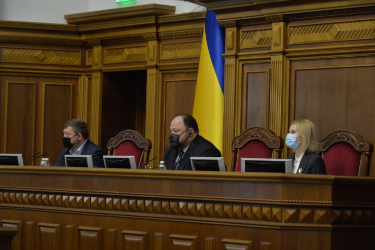 Пленарне засідання Верховної Ради України.

Голова Верховної Ради України Руслан Стефанчук відкрив пленарне засідання. 
Руслан Стефанчук привітав всіх з 30 річницею всеукраїнського референдуму за незалежність.

Головуючий запросив до сесійної зали Президента України Володимира Зеленського. Він також повідомив, що у пленарному засіданні беруть участь Прем’єр-міністр Денис Шмигаль і члени Кабінету Міністрів, керівники центральних органів виконавчої влади, керівники судової гілки влади, судді Конституційного суду України,
Верховна Рада вшанувала хвилиною мовчання пам’ять героїв, які загинули у боротьбі за свободу, незалежність та територіальну цілісність України. 

Головуючий надав слово для виступу Президенту України Володимиру Зеленському. 
Президент України Володимир Зеленський виступив з щорічним посланням до Верховної Ради України про внутрішнє і зовнішнє становище України.
Президент України вручив державні нагороди з нагоди 30-ї річниці проголошення незалежності України представникам органів державної влади, громадським діячам, науковцям, військовослужбовцям, медичним працівникам.
