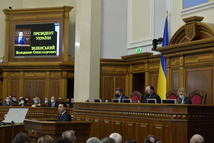 Пленарне засідання Верховної Ради України.

Голова Верховної Ради України Руслан Стефанчук відкрив пленарне засідання. 
Руслан Стефанчук привітав всіх з 30 річницею всеукраїнського референдуму за незалежність.

Головуючий запросив до сесійної зали Президента України Володимира Зеленського. Він також повідомив, що у пленарному засіданні беруть участь Прем’єр-міністр Денис Шмигаль і члени Кабінету Міністрів, керівники центральних органів виконавчої влади, керівники судової гілки влади, судді Конституційного суду України,
Верховна Рада вшанувала хвилиною мовчання пам’ять героїв, які загинули у боротьбі за свободу, незалежність та територіальну цілісність України. 

Головуючий надав слово для виступу Президенту України Володимиру Зеленському. 
Президент України Володимир Зеленський виступив з щорічним посланням до Верховної Ради України про внутрішнє і зовнішнє становище України.
Президент України вручив державні нагороди з нагоди 30-ї річниці проголошення незалежності України представникам органів державної влади, громадським діячам, науковцям, військовослужбовцям, медичним працівникам.
