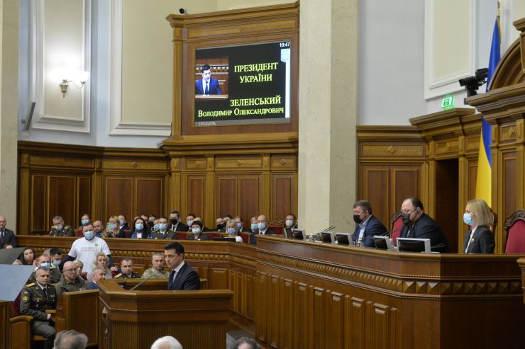 Пленарне засідання Верховної Ради України.

Голова Верховної Ради України Руслан Стефанчук відкрив пленарне засідання. 
Руслан Стефанчук привітав всіх з 30 річницею всеукраїнського референдуму за незалежність.

Головуючий запросив до сесійної зали Президента України Володимира Зеленського. Він також повідомив, що у пленарному засіданні беруть участь Прем’єр-міністр Денис Шмигаль і члени Кабінету Міністрів, керівники центральних органів виконавчої влади, керівники судової гілки влади, судді Конституційного суду України,
Верховна Рада вшанувала хвилиною мовчання пам’ять героїв, які загинули у боротьбі за свободу, незалежність та територіальну цілісність України. 

Головуючий надав слово для виступу Президенту України Володимиру Зеленському. 
Президент України Володимир Зеленський виступив з щорічним посланням до Верховної Ради України про внутрішнє і зовнішнє становище України.
Президент України вручив державні нагороди з нагоди 30-ї річниці проголошення незалежності України представникам органів державної влади, громадським діячам, науковцям, військовослужбовцям, медичним працівникам.
