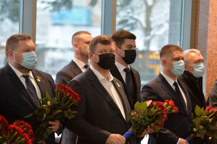 Перший заступник Голови Верховної Ради України Олександр Корнієнко  та народні депутати вшанували пам’ять загиблих за свободу України воїнів в День ЗСУ в Меморіальному комплексі в Міністерстві оборони