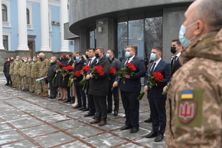 Перший заступник Голови Верховної Ради України Олександр Корнієнко  та народні депутати вшанували пам’ять загиблих за свободу України воїнів в День ЗСУ в Меморіальному комплексі в Міністерстві оборони