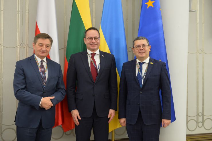 Робочий візит Голови Верховної Ради України Руслана Стефанчука до Республіки Польща з метою участі у XI Сесії Міжпарламентської Асамблеї Верховної Ради України, Сейму i Сенату Республіки Польща nа Сеймасу Литовської Республіки.
Перехід Голови Верховної Ради України Руслана Стефанчука  до кабінету Маршалка Сенату РП Томаша Гродзького для короткої вітальної розмови. 
Спільний перехід Голови Верховної Ради України Руслана Стефанчука, Голови Сеймасу Литовської Республіки Вікторія Чміліте-Нільсен та Маршалка Сенату Республіки Польща проф.  Томаша Гродзького до місця проведення засідання Міжпарламентської асамблеї (зала пленарних засідань Сенату РП). 
Відкриття XI сесії Міжпарламентської асамблеї Верховної Ради України, Сейму і Сенату Республіки Польща та Сеймасу Литовської Республіки.
 Вітальне слово Маршалка Сенату РП проф. Томаша Гродзького.
 Вітальне слово Голови Сеймасу Литовської Республіки Вікторія Чміліте-Нільсен. 
Вітальне слово Голови Верховної Ради України Р.Стефанчука Спільне фотографування голів парламентів України, Польщі та Литви
