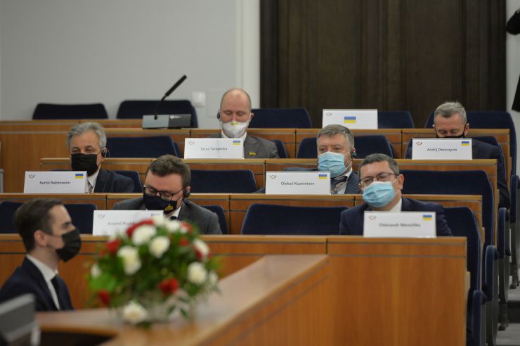 Робочий візит Голови Верховної Ради України Руслана Стефанчука до Республіки Польща з метою участі у XI Сесії Міжпарламентської Асамблеї Верховної Ради України, Сейму i Сенату Республіки Польща nа Сеймасу Литовської Республіки.
Перехід Голови Верховної Ради України Руслана Стефанчука  до кабінету Маршалка Сенату РП Томаша Гродзького для короткої вітальної розмови. 
Спільний перехід Голови Верховної Ради України Руслана Стефанчука, Голови Сеймасу Литовської Республіки Вікторія Чміліте-Нільсен та Маршалка Сенату Республіки Польща проф.  Томаша Гродзького до місця проведення засідання Міжпарламентської асамблеї (зала пленарних засідань Сенату РП). 
Відкриття XI сесії Міжпарламентської асамблеї Верховної Ради України, Сейму і Сенату Республіки Польща та Сеймасу Литовської Республіки.
 Вітальне слово Маршалка Сенату РП проф. Томаша Гродзького.
 Вітальне слово Голови Сеймасу Литовської Республіки Вікторія Чміліте-Нільсен. 
Вітальне слово Голови Верховної Ради України Р.Стефанчука Спільне фотографування голів парламентів України, Польщі та Литви
