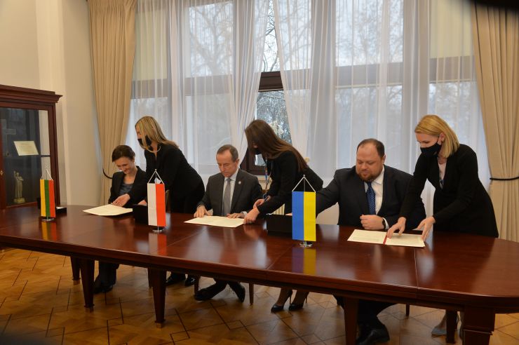 м. Варшава, Польща.
Робочий візит Голови Верховної Ради України Руслана Стефанчука до Республіки Польща з метою участі у XI Сесії Міжпарламентської Асамблеї Верховної Ради України, Сейму i Сенату Республіки Польща nа Сеймасу Литовської Республіки.
Продовження пленарної сесії Міжпарламентської асамблеї Верховної Ради України, Сейму і Сенату Республіки Польща та Сеймасу Литовської Республіки (зала пленарних засідань Сенату РП)
Підписання заключного документа (кабінет Маршалка Сенату РП) 
