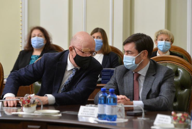 Урочисті заходи до Дня місцевого самоврядування за участю Голови Верховної Ради України Руслана Стефанчука.
В Урочистих заходах до Дня місцевого самоврядування взяли участь: перший заступник Голови Верховної Ради Олександр Корнієнко,  заступник Голови Верховної Ради Олена Кондратюк , голови профільних комітетів Верховної Ради України, представники Офісу Президента України та Уряду, керівництво Апарату Верховної Ради України, голови всеукраїнських асоціацій органів місцевого самоврядування, посадові особи  місцевого самоврядування та депутати місцевих рад, які представлені до нагородження відзнаками Верховної Ради України.
Теплюк, Штучний

