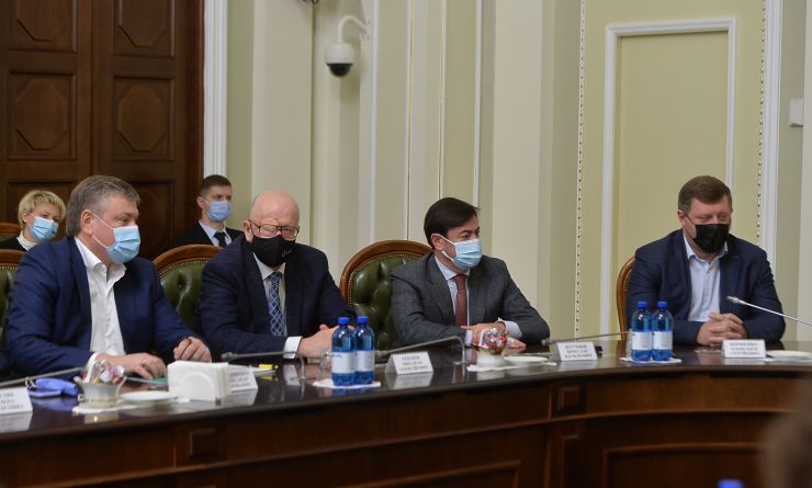 Урочисті заходи до Дня місцевого самоврядування за участю Голови Верховної Ради України Руслана Стефанчука.
В Урочистих заходах до Дня місцевого самоврядування взяли участь: перший заступник Голови Верховної Ради Олександр Корнієнко,  заступник Голови Верховної Ради Олена Кондратюк , голови профільних комітетів Верховної Ради України, представники Офісу Президента України та Уряду, керівництво Апарату Верховної Ради України, голови всеукраїнських асоціацій органів місцевого самоврядування, посадові особи  місцевого самоврядування та депутати місцевих рад, які представлені до нагородження відзнаками Верховної Ради України.
Теплюк, Штучний

