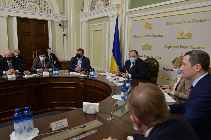Урочисті заходи до Дня місцевого самоврядування за участю Голови Верховної Ради України Руслана Стефанчука.
В Урочистих заходах до Дня місцевого самоврядування взяли участь: перший заступник Голови Верховної Ради Олександр Корнієнко,  заступник Голови Верховної Ради Олена Кондратюк , голови профільних комітетів Верховної Ради України, представники Офісу Президента України та Уряду, керівництво Апарату Верховної Ради України, голови всеукраїнських асоціацій органів місцевого самоврядування, посадові особи  місцевого самоврядування та депутати місцевих рад, які представлені до нагородження відзнаками Верховної Ради України.
Теплюк, Штучний
