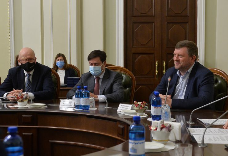 Урочисті заходи до Дня місцевого самоврядування за участю Голови Верховної Ради України Руслана Стефанчука.
В Урочистих заходах до Дня місцевого самоврядування взяли участь: перший заступник Голови Верховної Ради Олександр Корнієнко,  заступник Голови Верховної Ради Олена Кондратюк , голови профільних комітетів Верховної Ради України, представники Офісу Президента України та Уряду, керівництво Апарату Верховної Ради України, голови всеукраїнських асоціацій органів місцевого самоврядування, посадові особи  місцевого самоврядування та депутати місцевих рад, які представлені до нагородження відзнаками Верховної Ради України.
Теплюк, Штучний
